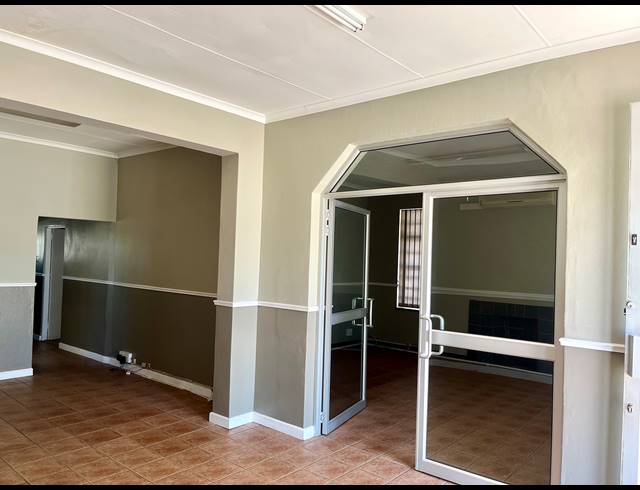300M² BUILDING FOR SALE IN MILL PARK
